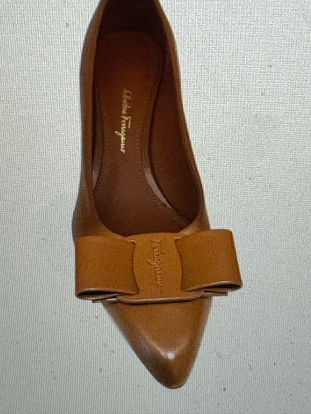 FERRAGAMO Viva Bow Brown Leather Pumps sz 9  Italy designer